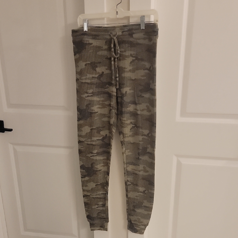American Eagle Outfitters Camo Lounge Pants